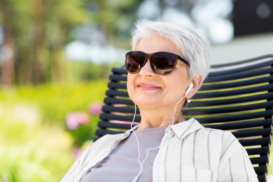 audiobooks and podcasts for old people with vision loss