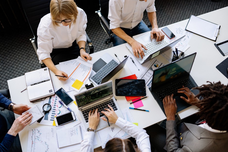 hazards to the eyes in the indoor workplace