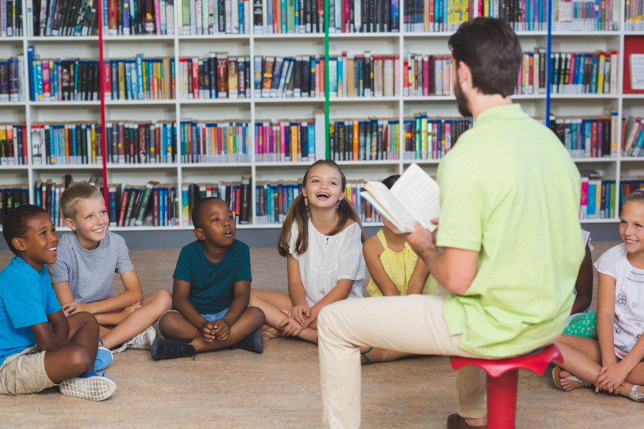 community support for low vision people reading easily